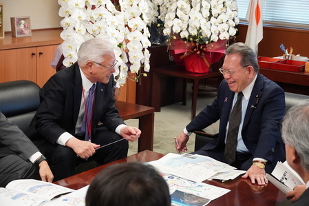 酒井副大臣への説明