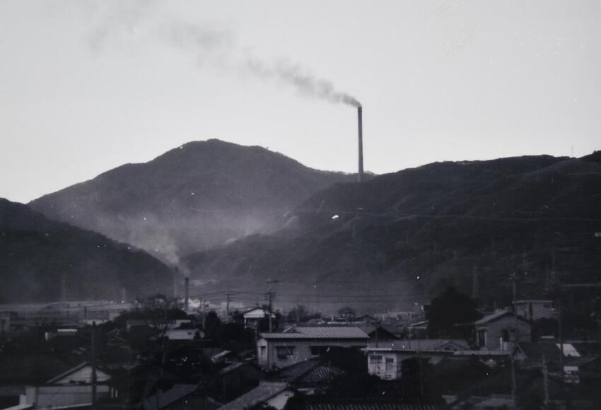 写真：屋上から見える大煙突の煙1