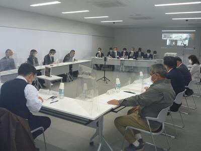 写真：経営審議会の会議の様子1