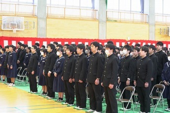 校歌斉唱の様子