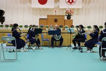 吹奏楽部が演奏している様子