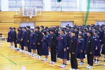 校歌斉唱の様子