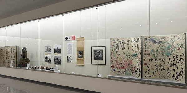 収蔵資料展「市宝展DX（デラックス）パート1」の展示風景