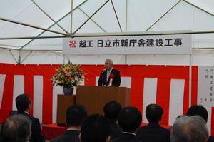 写真：飛田市議会議長