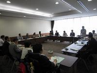 写真:質疑の様子(1)