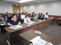 写真:質疑の様子(5)