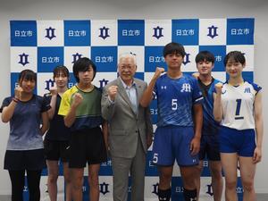 写真：インターハイ出場選手の市長表敬