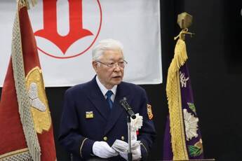 出初式で挨拶をする小川市長