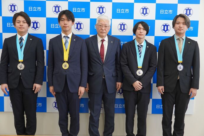 「第62回技能五輪全国大会」で入賞された、日立製作所大みか事業所及び日立事業所の4名の方々