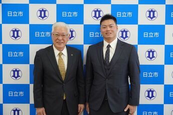 中日ドラゴンズの細川成也選手と小川市長