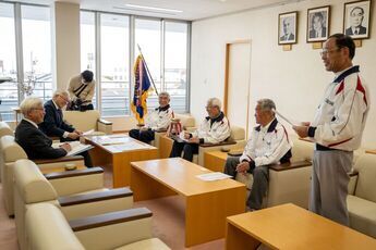 「第32回全日本古希軟式野球大会」における準優勝を報告する、球友クラブ古希の皆様