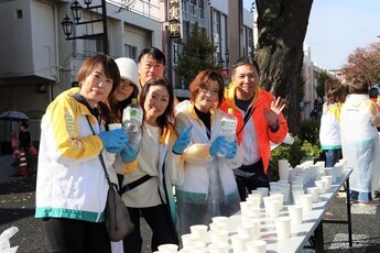 ひたちシーサイドマラソンの際、給水所のボランティアにご協力いただいた様子