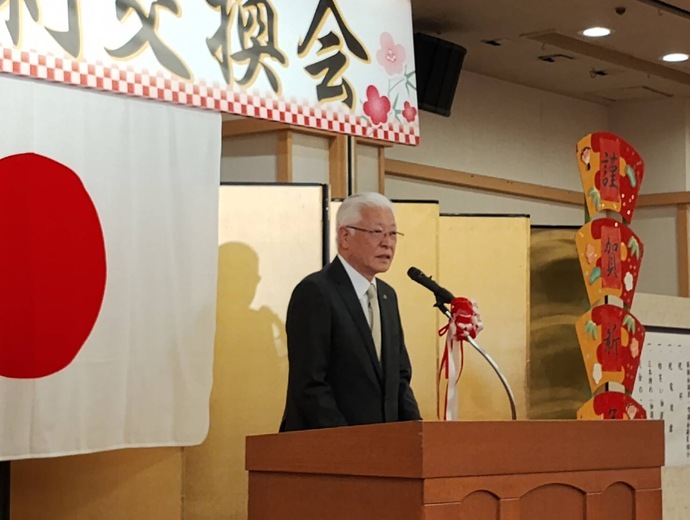 名刺交換会で挨拶をする小川市長
