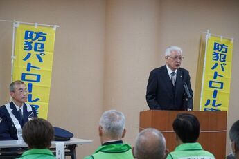 キャンペーン活動開始式で挨拶をする小川市長