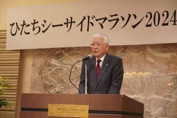 実行委員会で挨拶をする小川市長