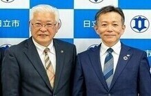 日立製作所の德永俊昭副社長と小川市長