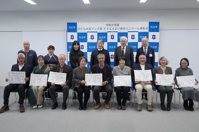 受賞者の方たちの集合写真