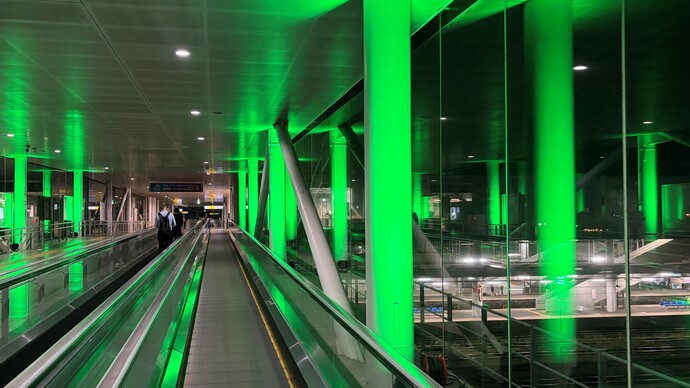 日立駅自由通路ライトアップの様子（3）2