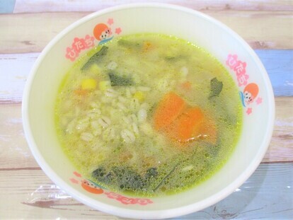 写真:大麦入り野菜スープ