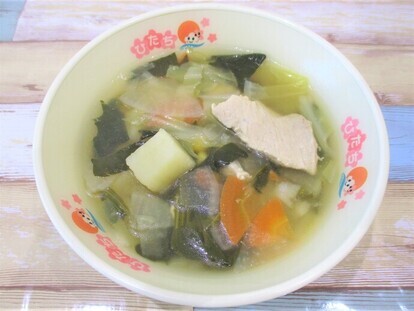 写真:野菜とレモンのスープ