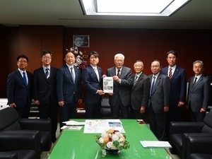 写真：中野国土交通大臣面会の様子1