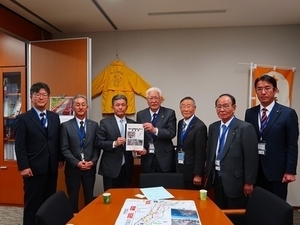 写真:上月参議院議員面会の様子