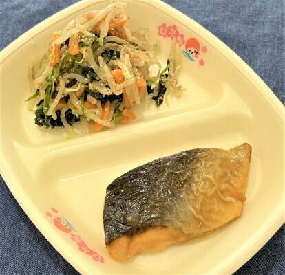写真:ますの照り焼き、ごまあえ