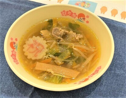 写真:しょうゆラーメンの汁