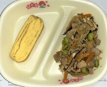 写真:厚焼き卵、五目ごはんの具