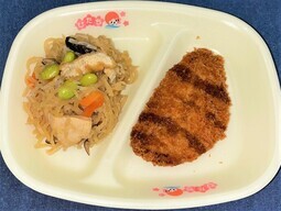写真:切干し大根煮、あじフライ