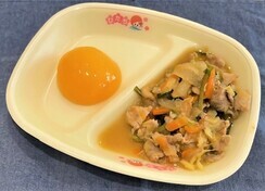 写真:スタミナ丼のもと、ピーチコンポート