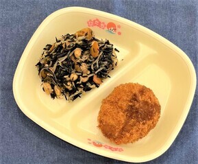 写真：メンチカツ、ひじきの炒め煮