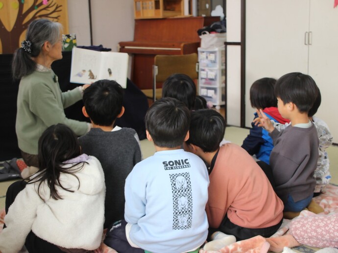池の川幼稚園での読み聞かせの写真