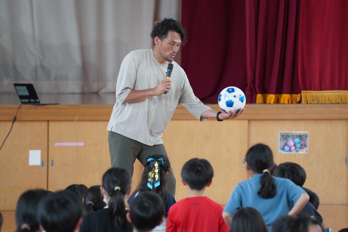 写真:元プロサッカー選手の本間幸司さん