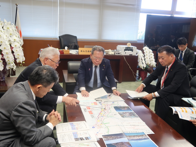 写真：中野国土交通大臣面会の様子2