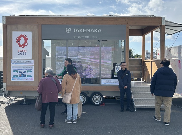 「EVが創る！ワクワク＆安心な暮らし」コーナー（屋外） トレーラーハウスの様子