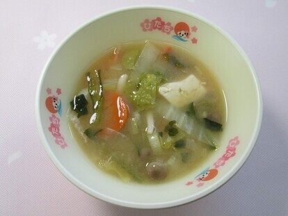 写真：具だくさんみそ汁