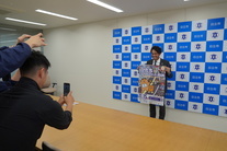 シーサイドマラソンのPRをする本間GM