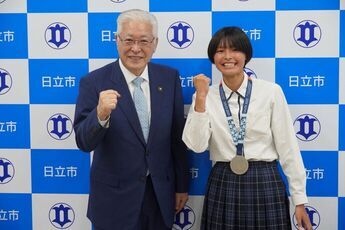 茨城キリスト教学園高等学校3年の柴田 弥聖（しばた みさと）選手と小川市長