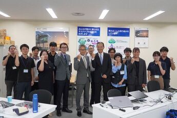 共創プロジェクトメンバーを激励する髙井社長