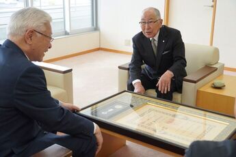 叙勲の受章を報告する志賀会長