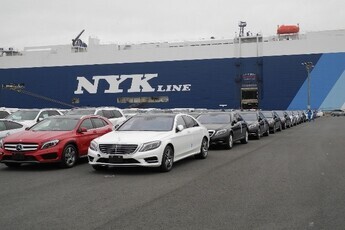 RORO船（トラックやトレーラーが自走で乗り降りできる貨物船）