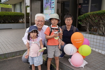 来場者との記念写真