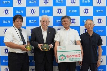 茂宮かぼちゃの生産者の皆様と小川市長