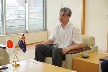 県立日立北高等学校での留学のために来市されている、ジャスティン・ペンワーデンさん