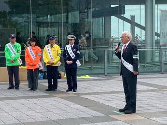 挨拶を述べる小川市長