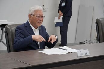 生徒の皆さんの抱負を聞く小川市長