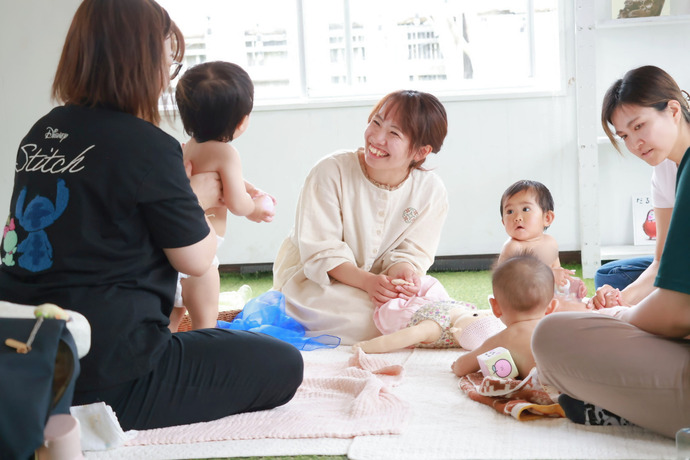 ベビーマッサージ講師・落合 里菜さんの写真