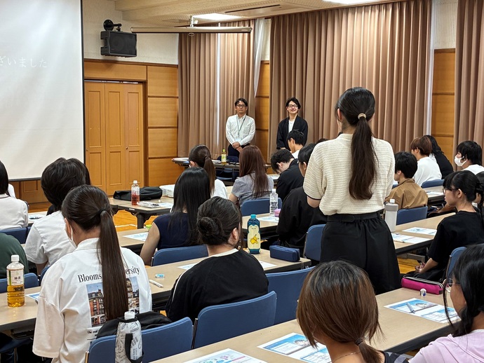 生徒の方から質問をいただく様子